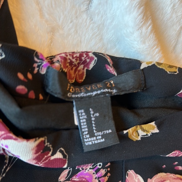 Cute seethrough black skirt with attached slip - Picture 3 of 3